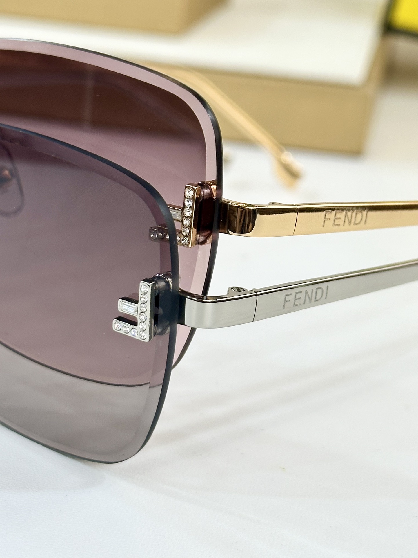  Fend*
Mod：FE4095
Size：58-18-145
