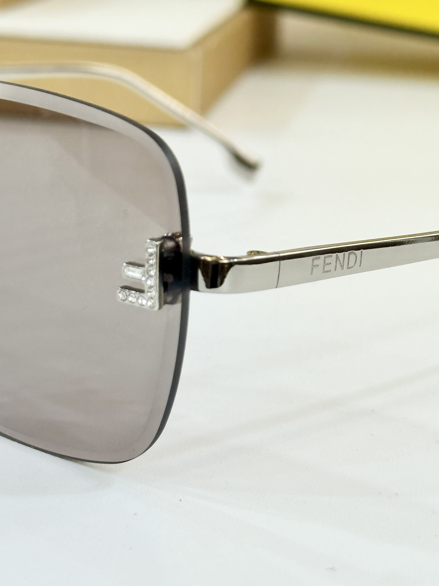  Fend*
Mod：FE4095
Size：58-18-145
