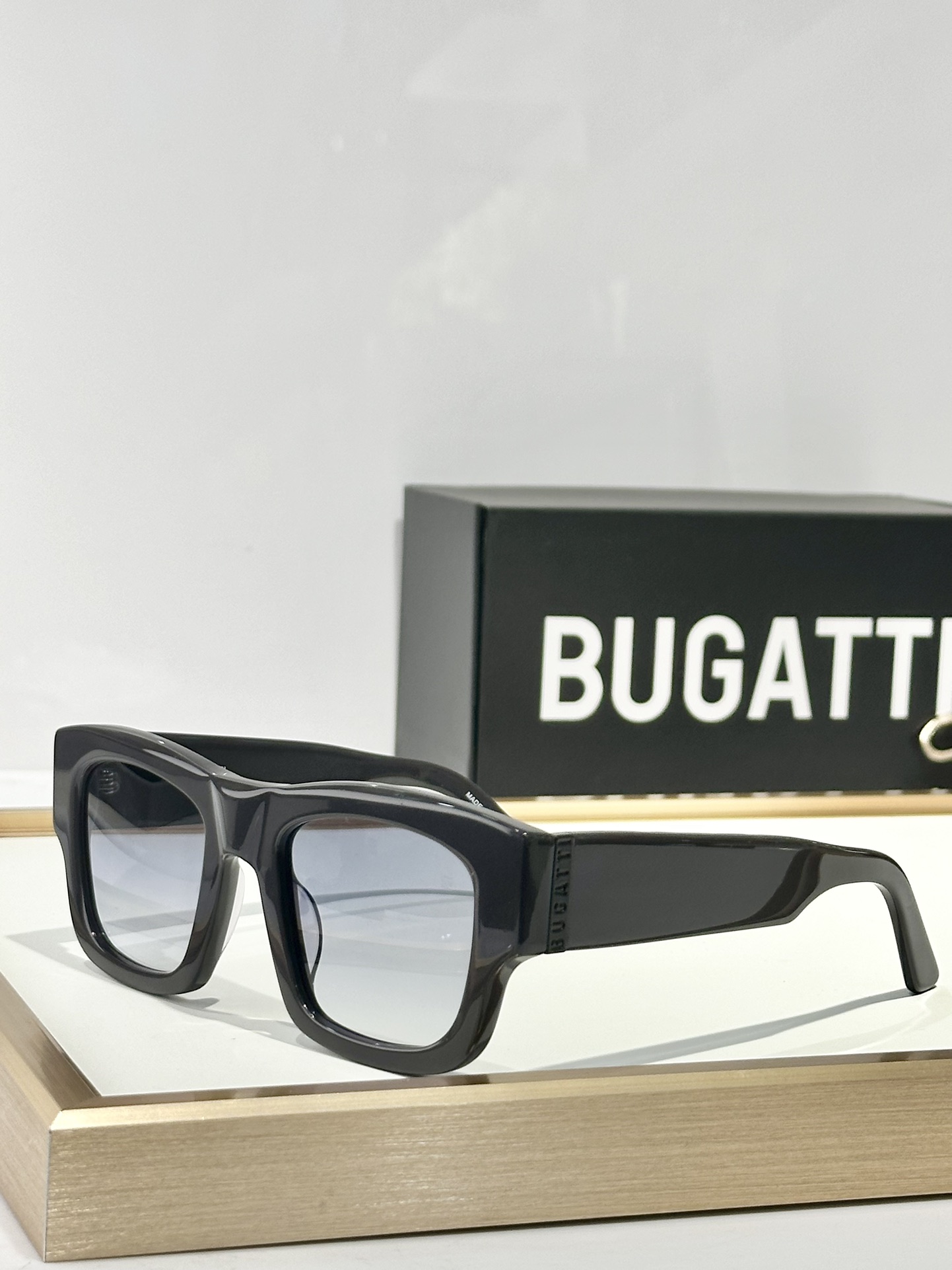  BUGATTI
MOD：18KART
Size：51口23 148
