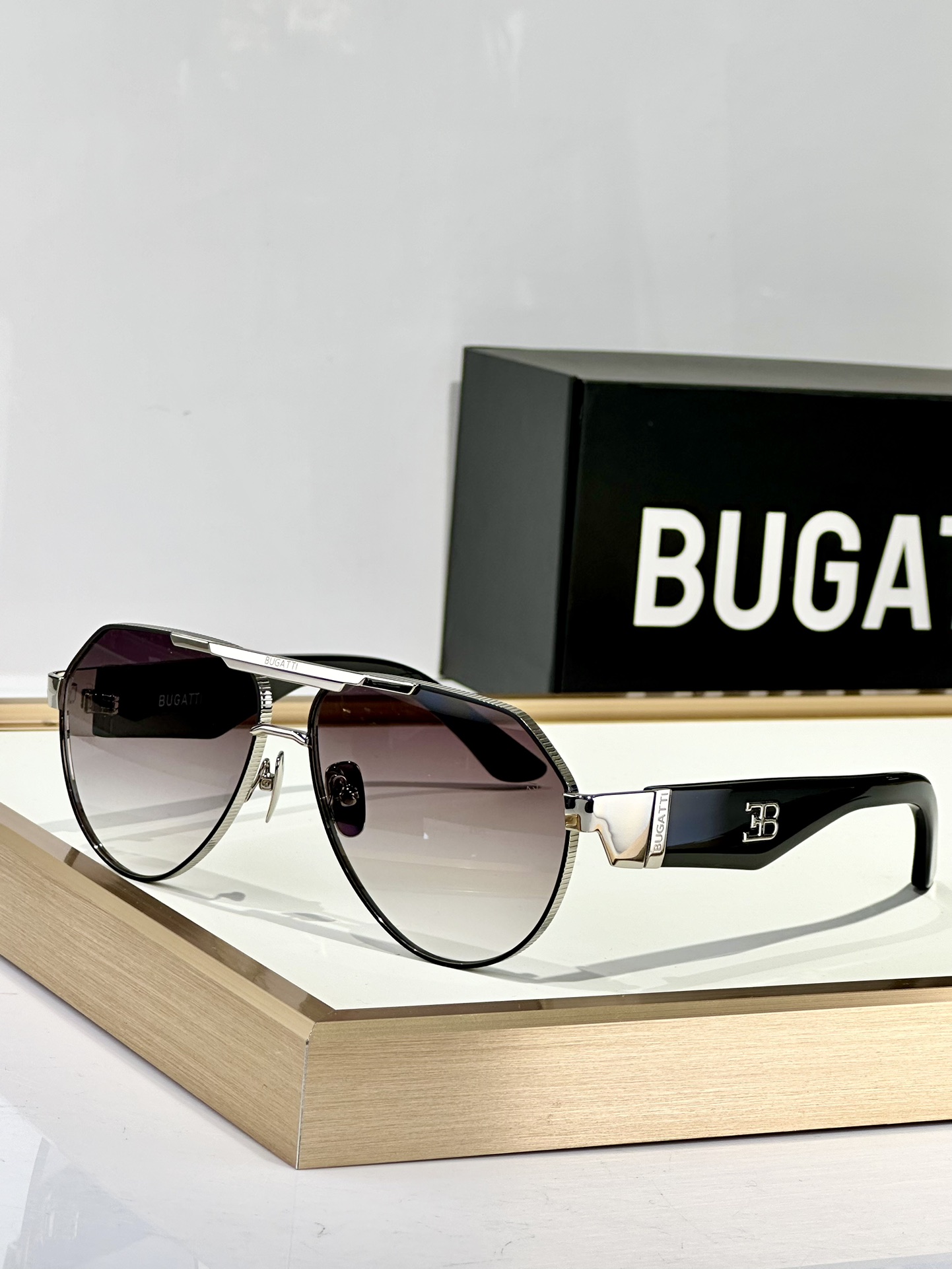  BUGATTI
MOD：18
Size：60口15 145
