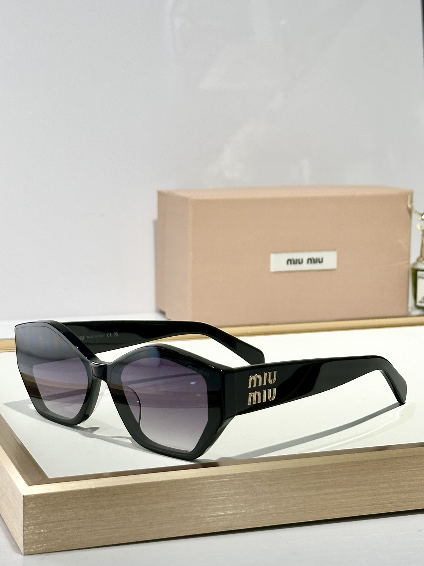  MIU MIU
MOD：MU11KS
Size：62口16 145
