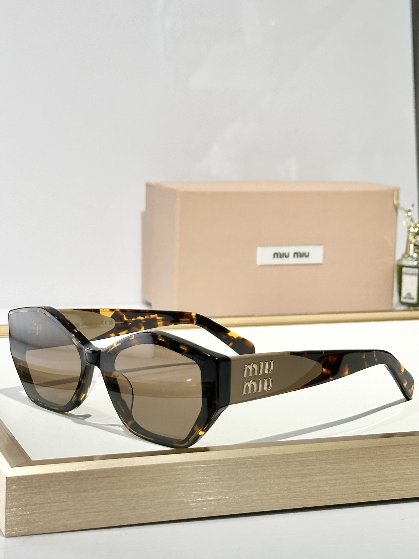  MIU MIU
MOD：MU11KS
Size：62口16 145
