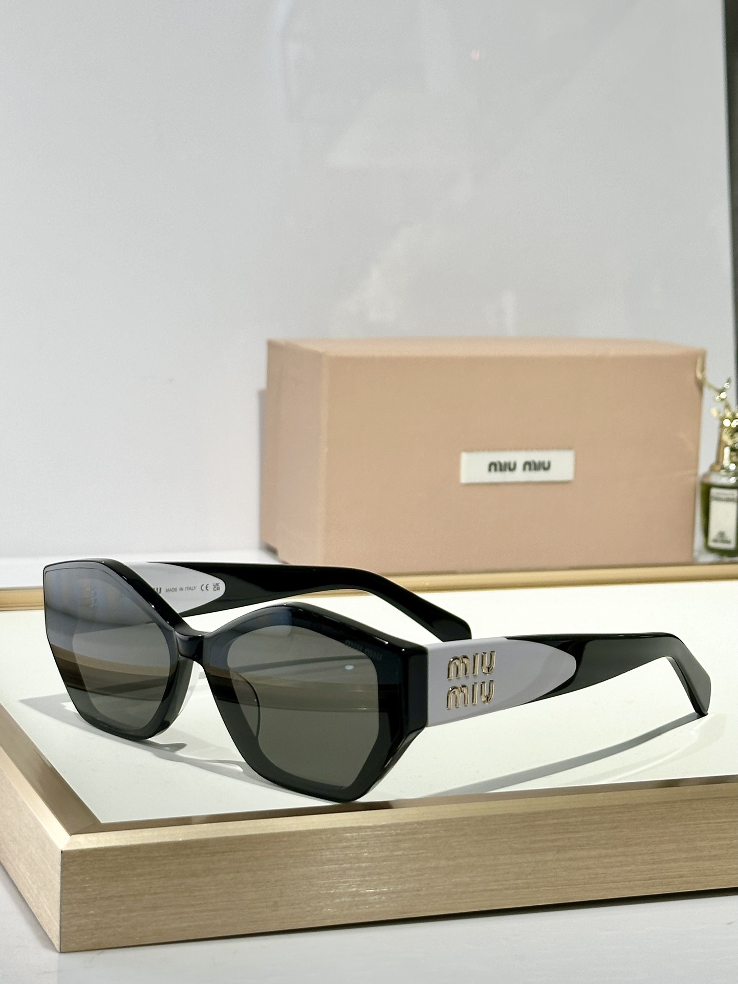  MIU MIU
MOD：MU11KS
Size：62口16 145
