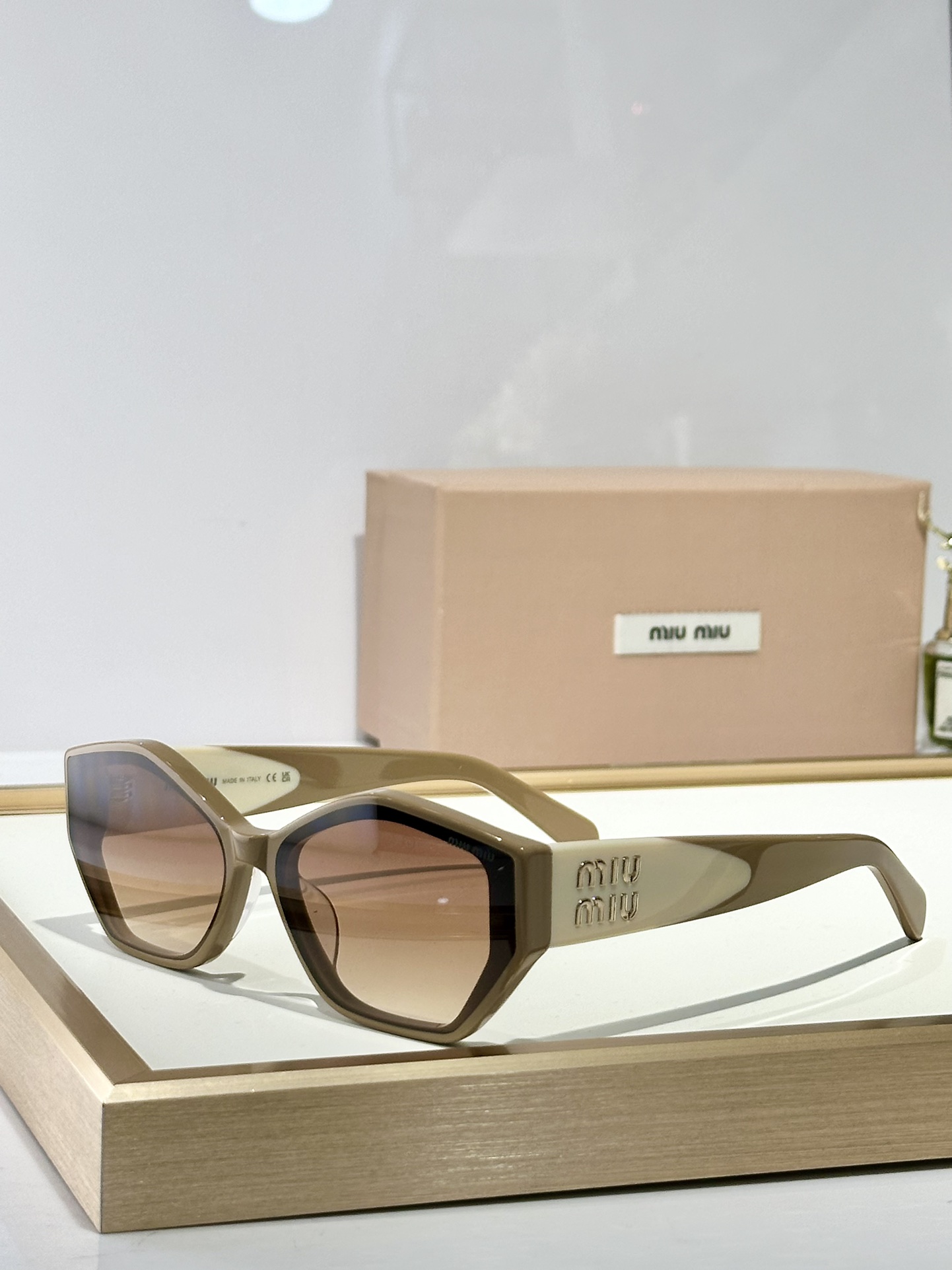  MIU MIU
MOD：MU11KS
Size：62口16 145

