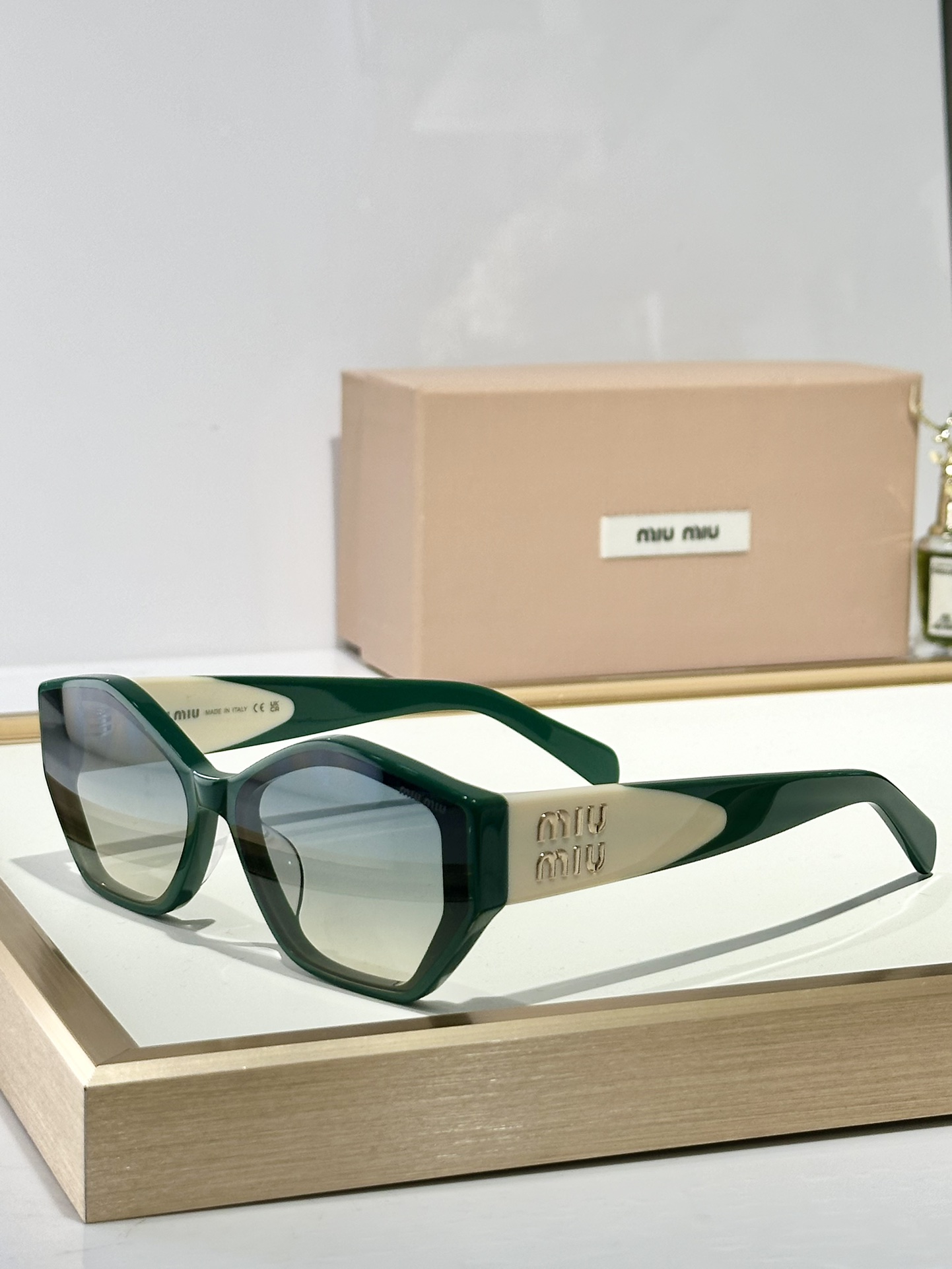  MIU MIU
MOD：MU11KS
Size：62口16 145
