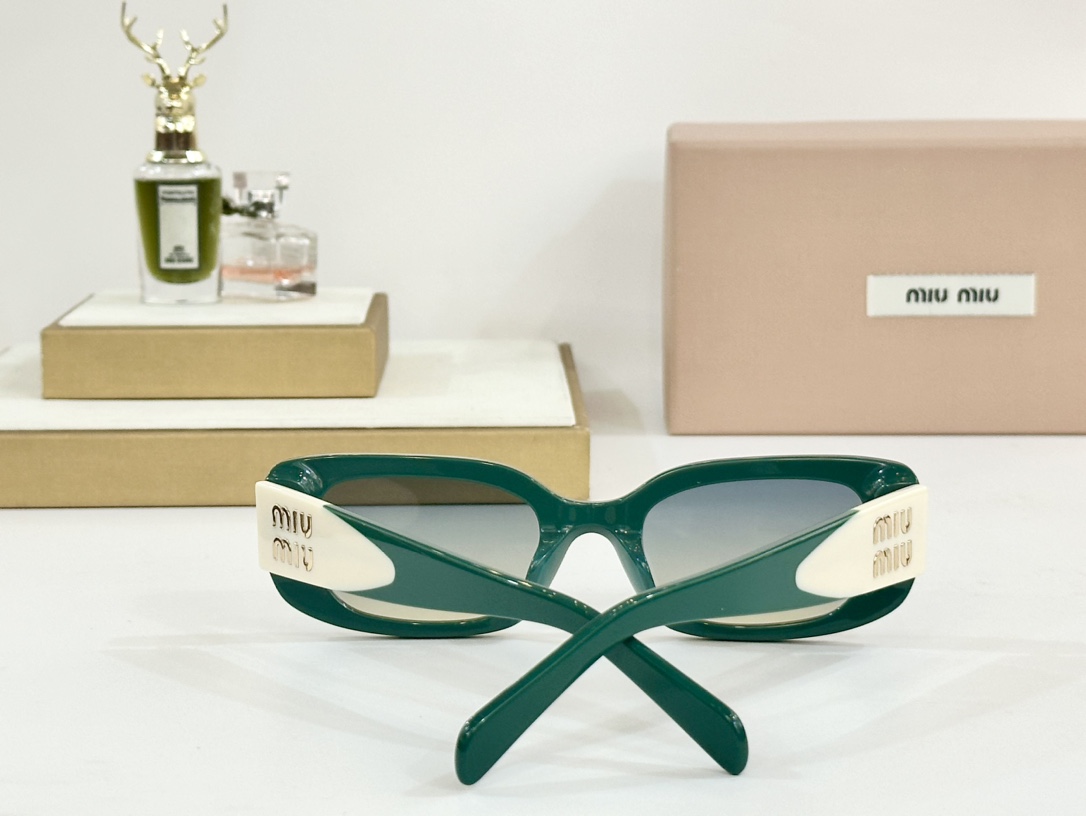  MIU MIU
MOD：MU15KS
Size：50口23 145
