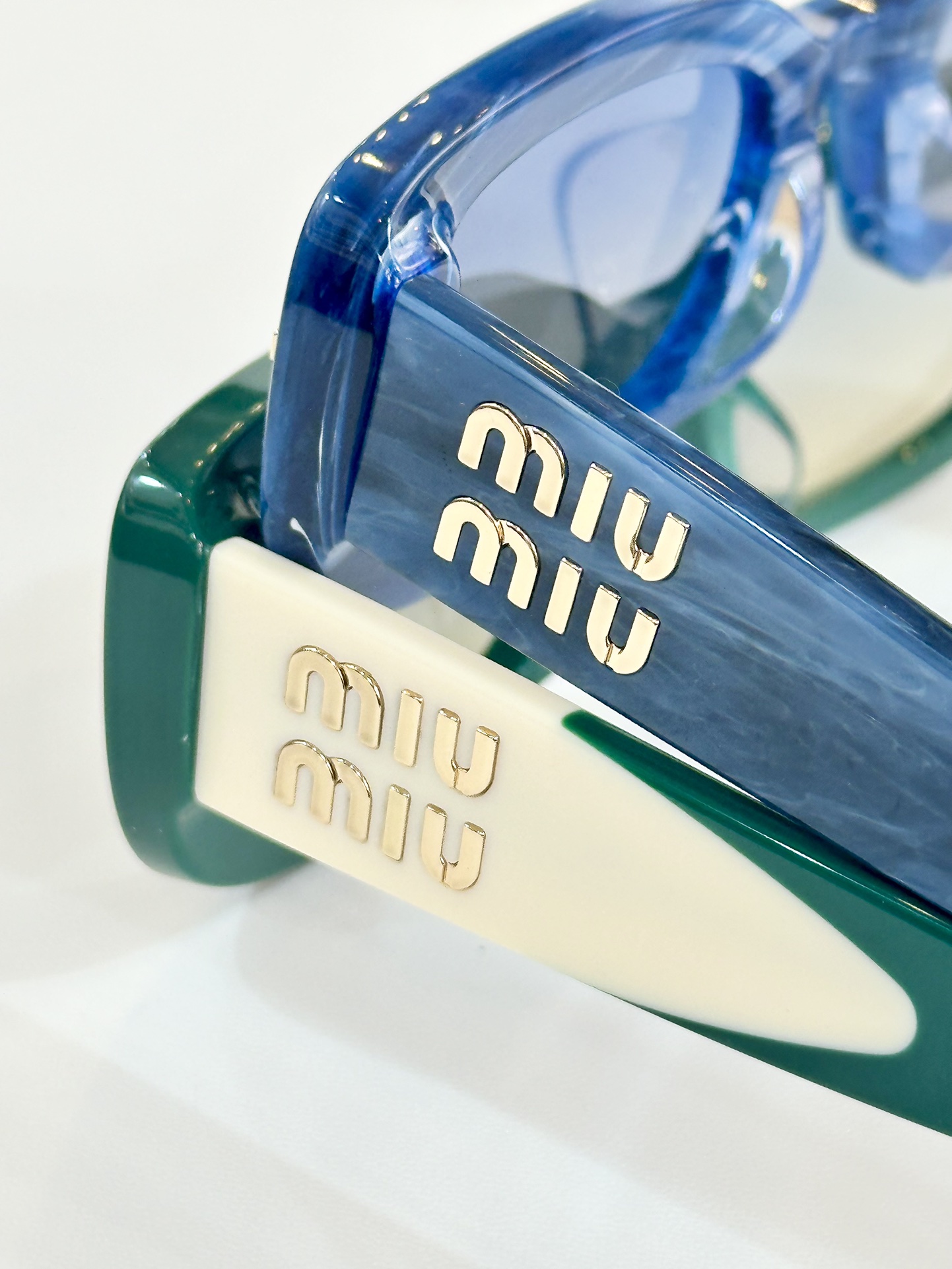  MIU MIU
MOD：MU15KS
Size：50口23 145
