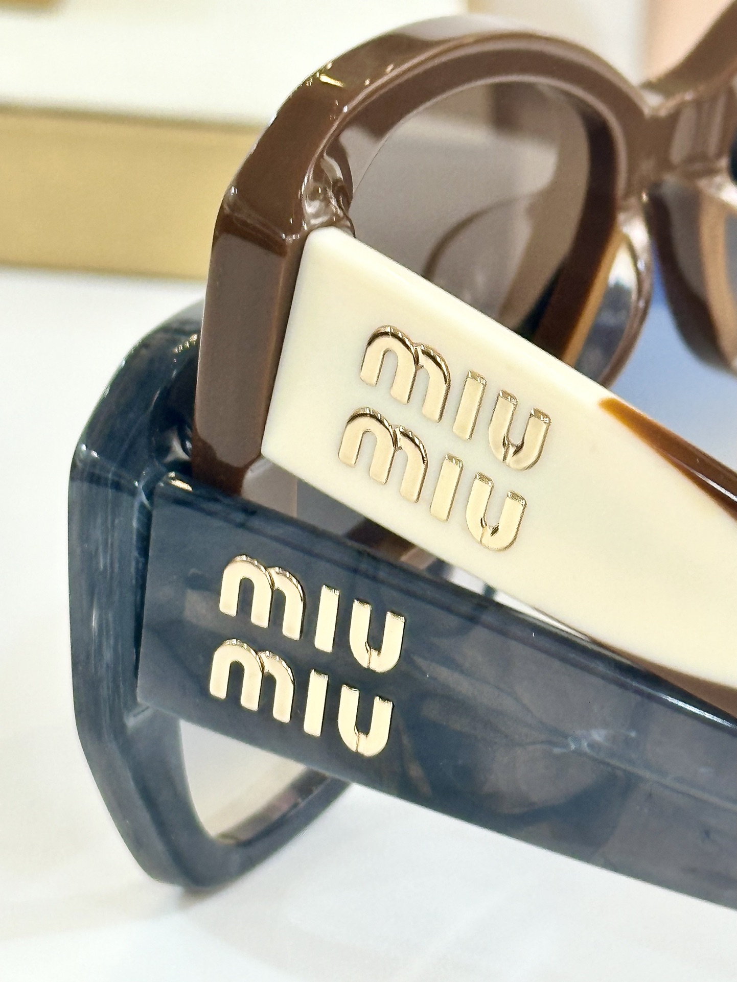  MIU MIU
MOD：MU12KS
Size：62口15 145
