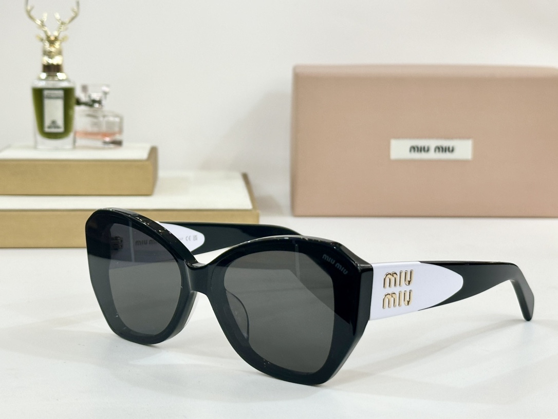  MIU MIU
MOD：MU12KS
Size：62口15 145
