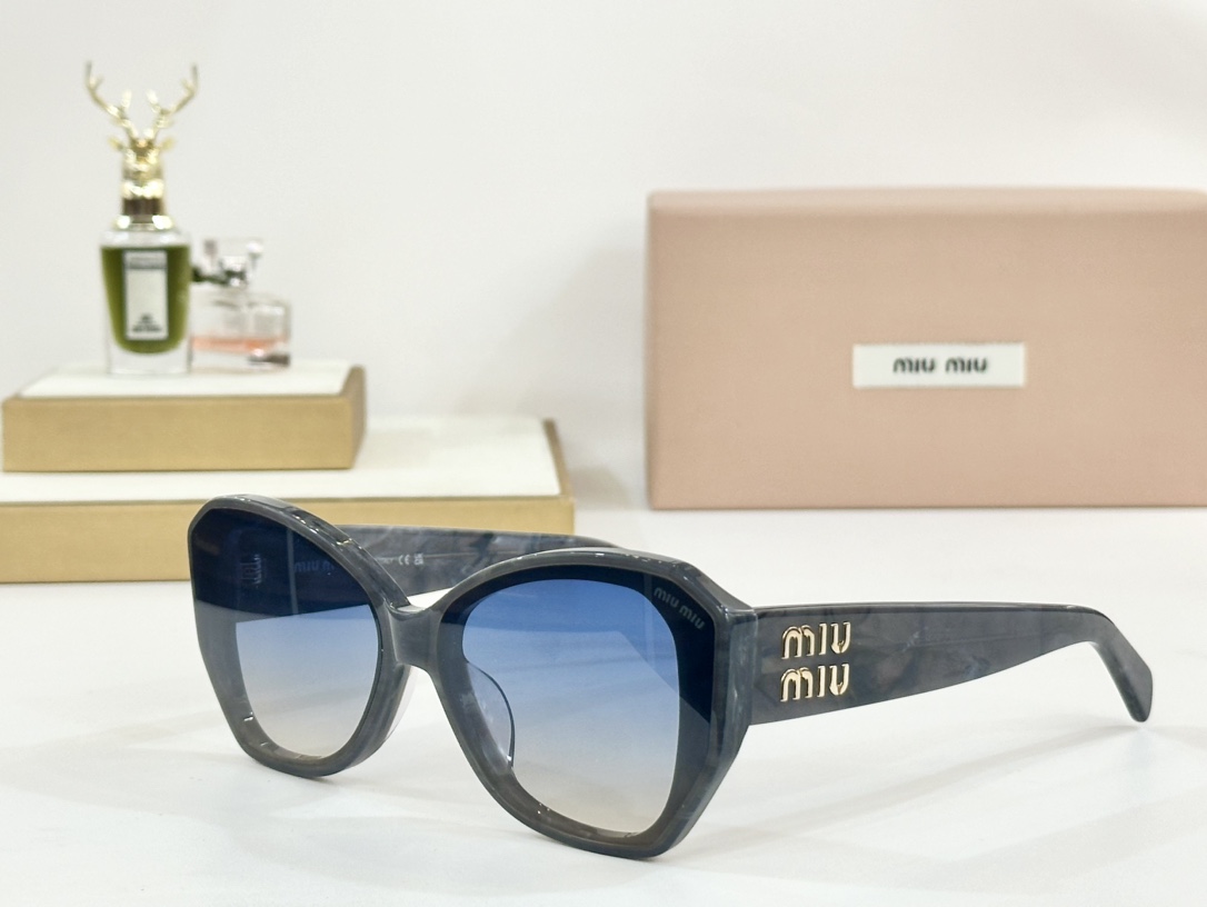  MIU MIU
MOD：MU12KS
Size：62口15 145
