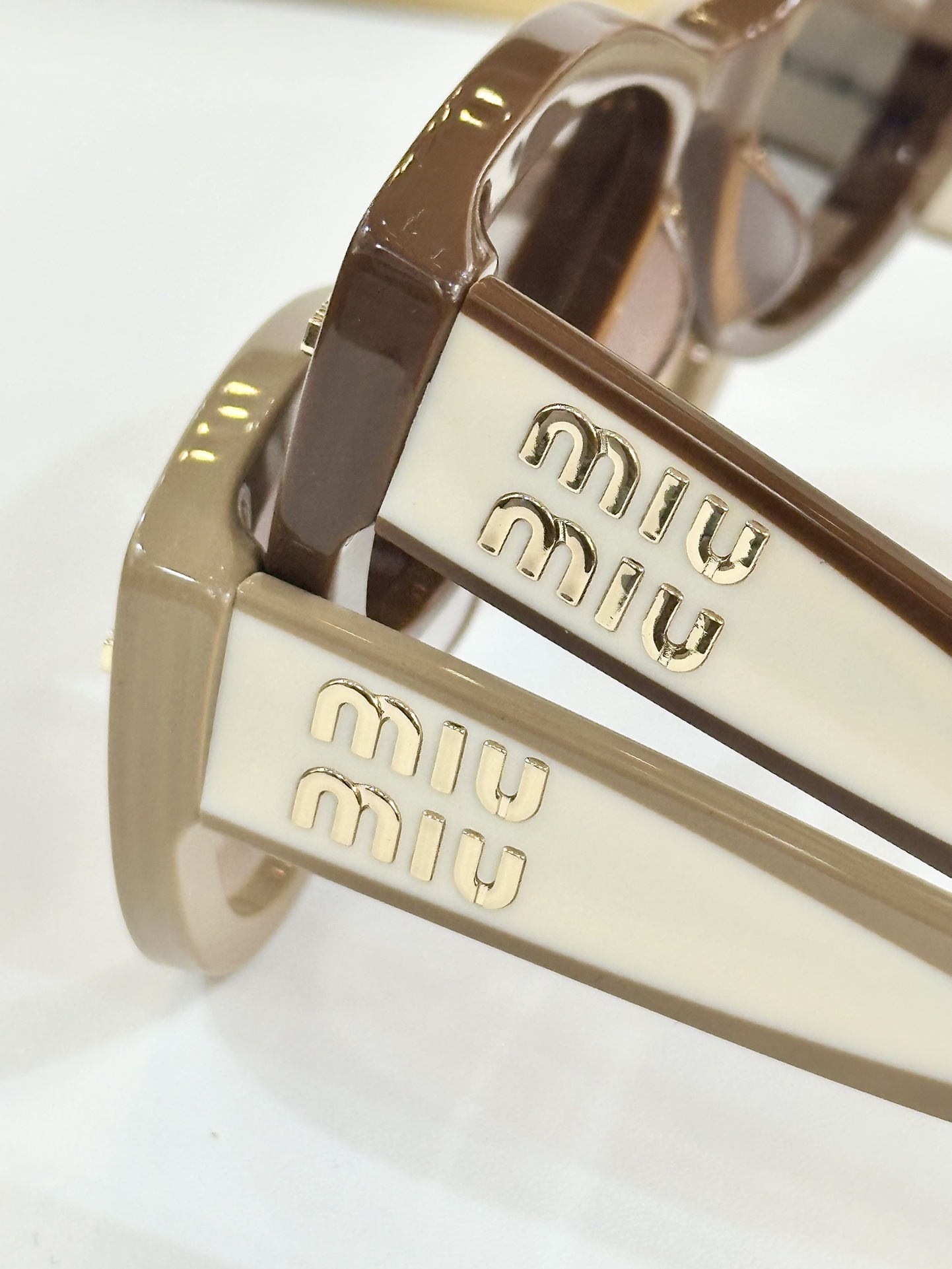  MIU MIU
MOD：MU08KS
Size：62口16 145
