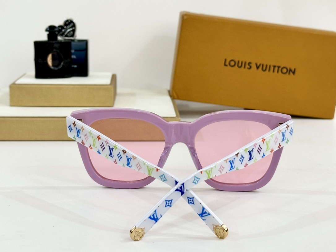  LOUIS VUITTON
MOD：Z2718A
Size：56口19 150
