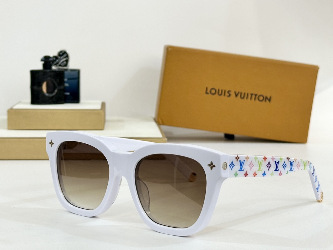  LOUIS VUITTON
MOD：Z2718A
Size：56口19 150
