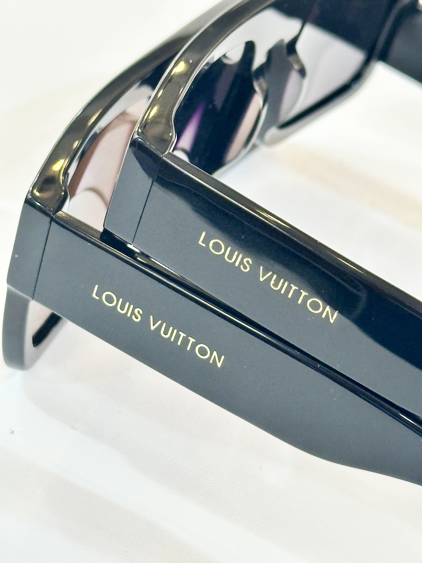  LOUIS VUITTON
MOD：LV Z1955
Size：54口20 145
