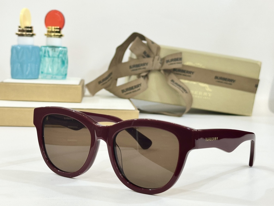  BURBERRY
MOD：BE4432U
Size：54口19-145
