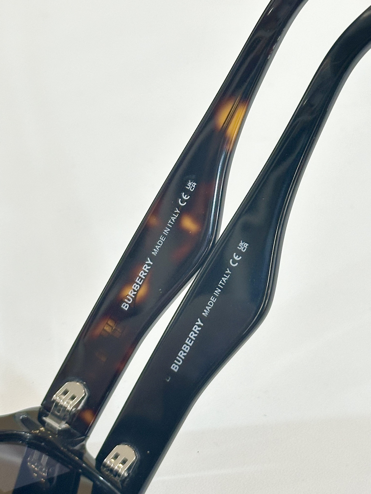  BURBERRY
MOD：BE4432U
Size：54口19-145

