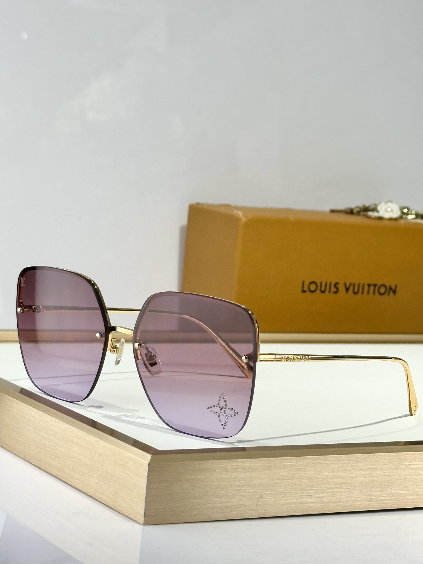  LOUIS VUITTO*
MODEL：Z2014U
SIZE：63口17-142
