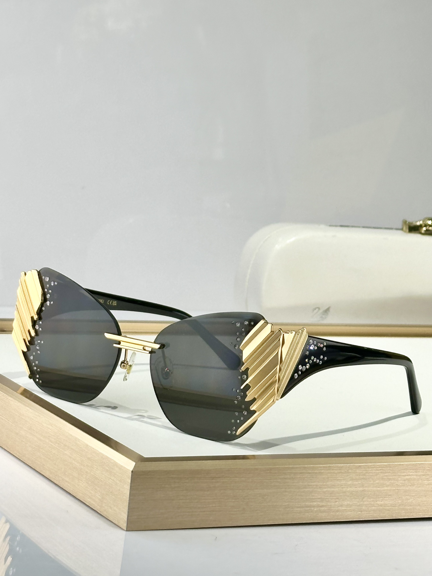  SWAROVSK*
OVERSIZed
MOD：SK8010
Size：58口17 145
