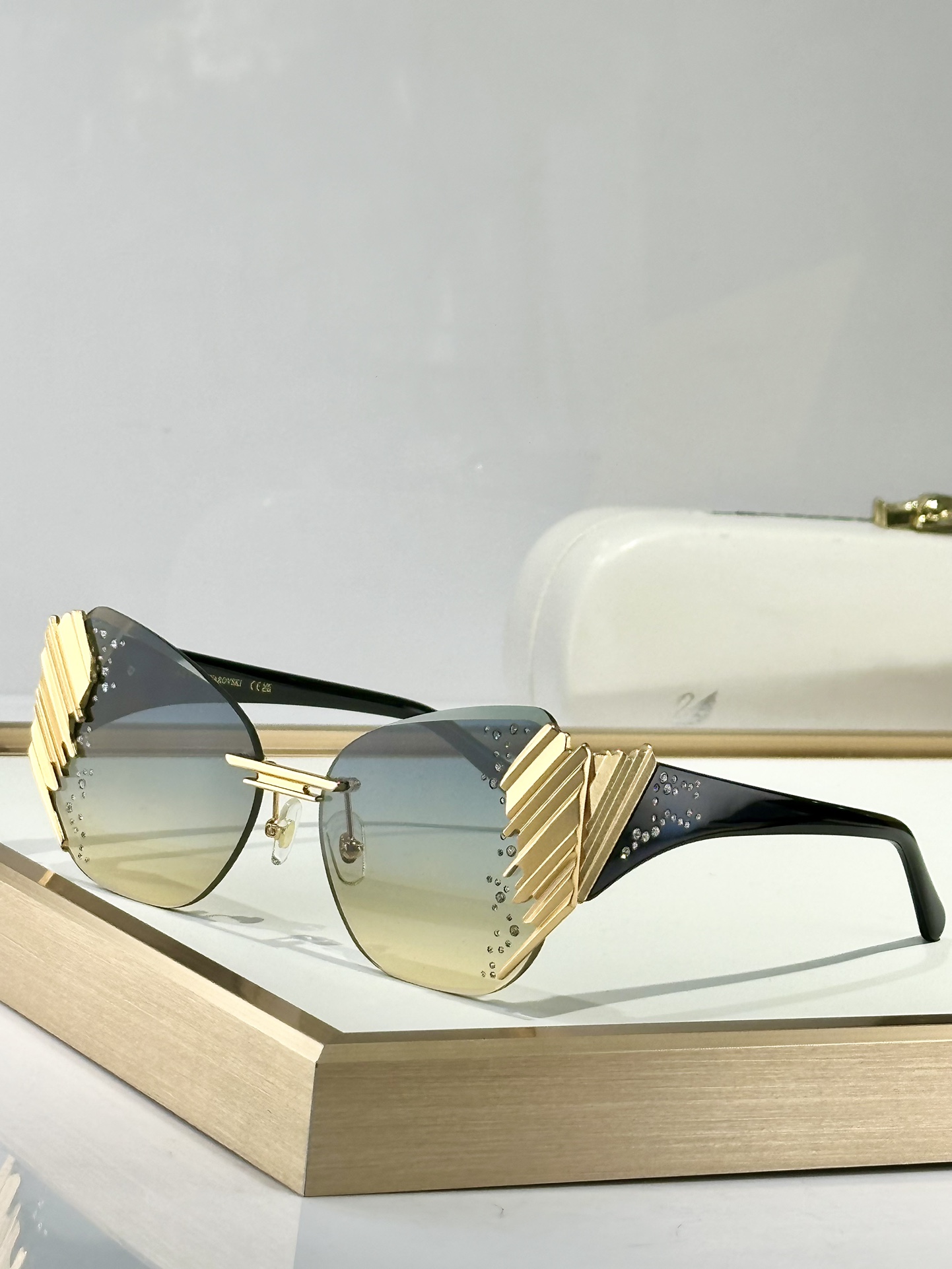  SWAROVSK*
OVERSIZed
MOD：SK8010
Size：58口17 145
