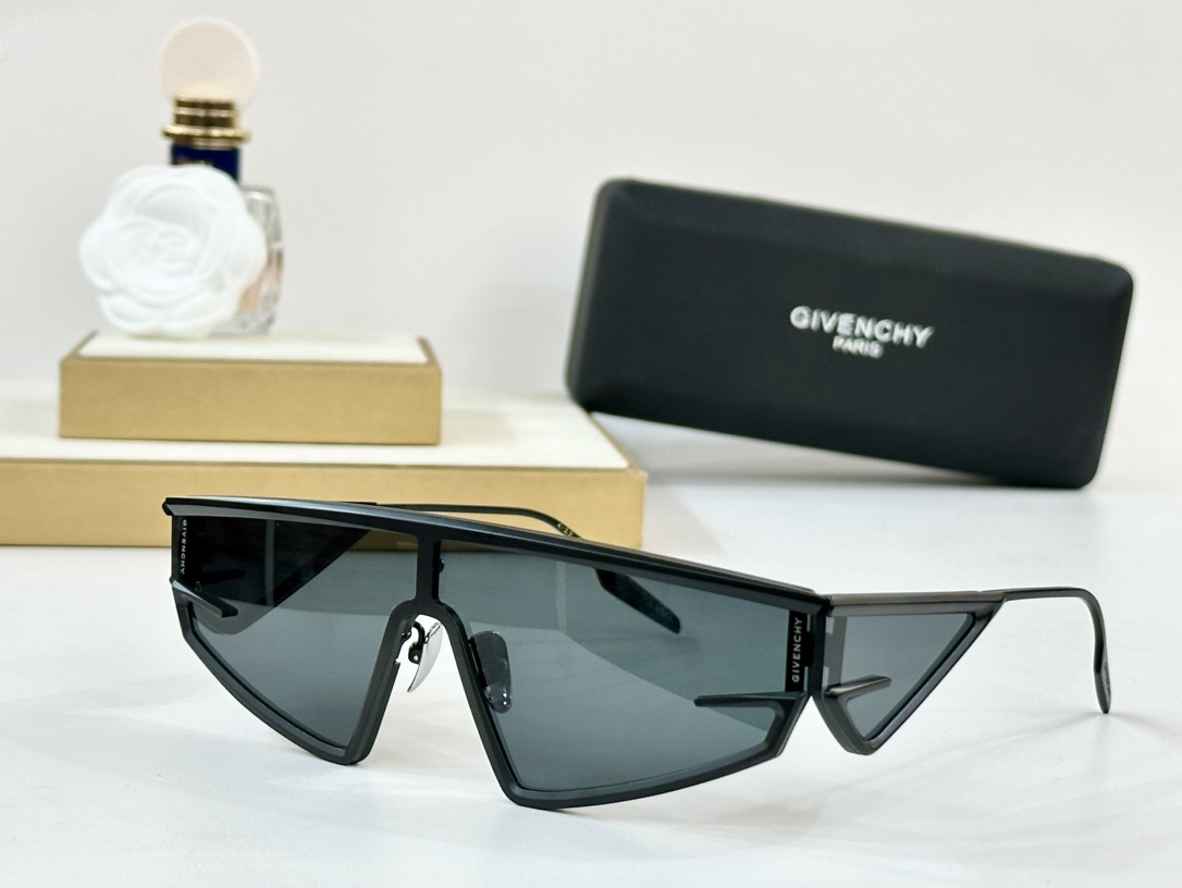  GIVENCHY
MOD：GV60015U
Size：68口4 138
