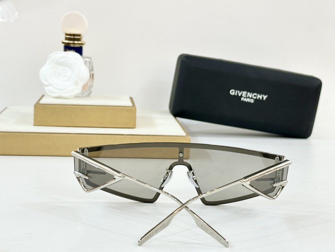 GIVENCHY
MOD：GV60015U
Size：68口4 138
