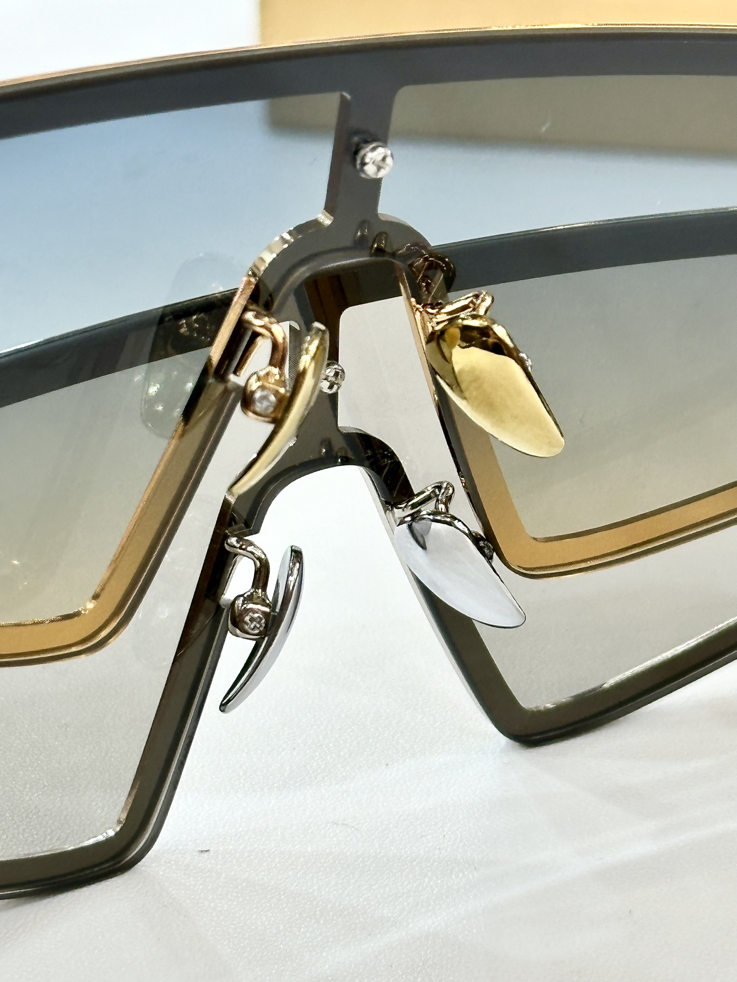  GIVENCHY
MOD：GV60015U
Size：68口4 138
