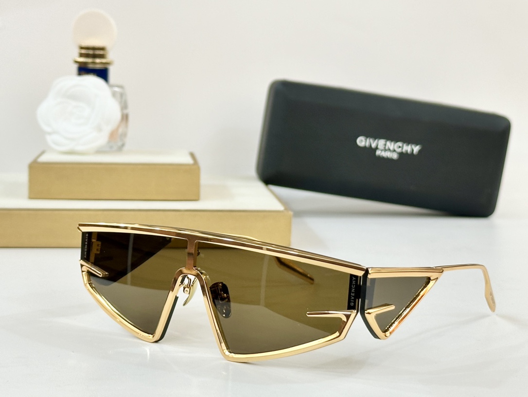  GIVENCHY
MOD：GV60015U
Size：68口4 138
