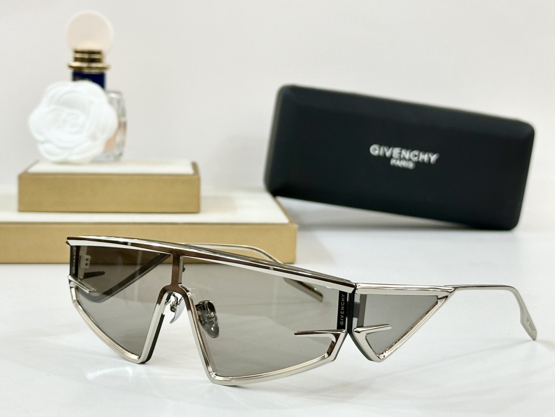  GIVENCHY
MOD：GV60015U
Size：68口4 138
