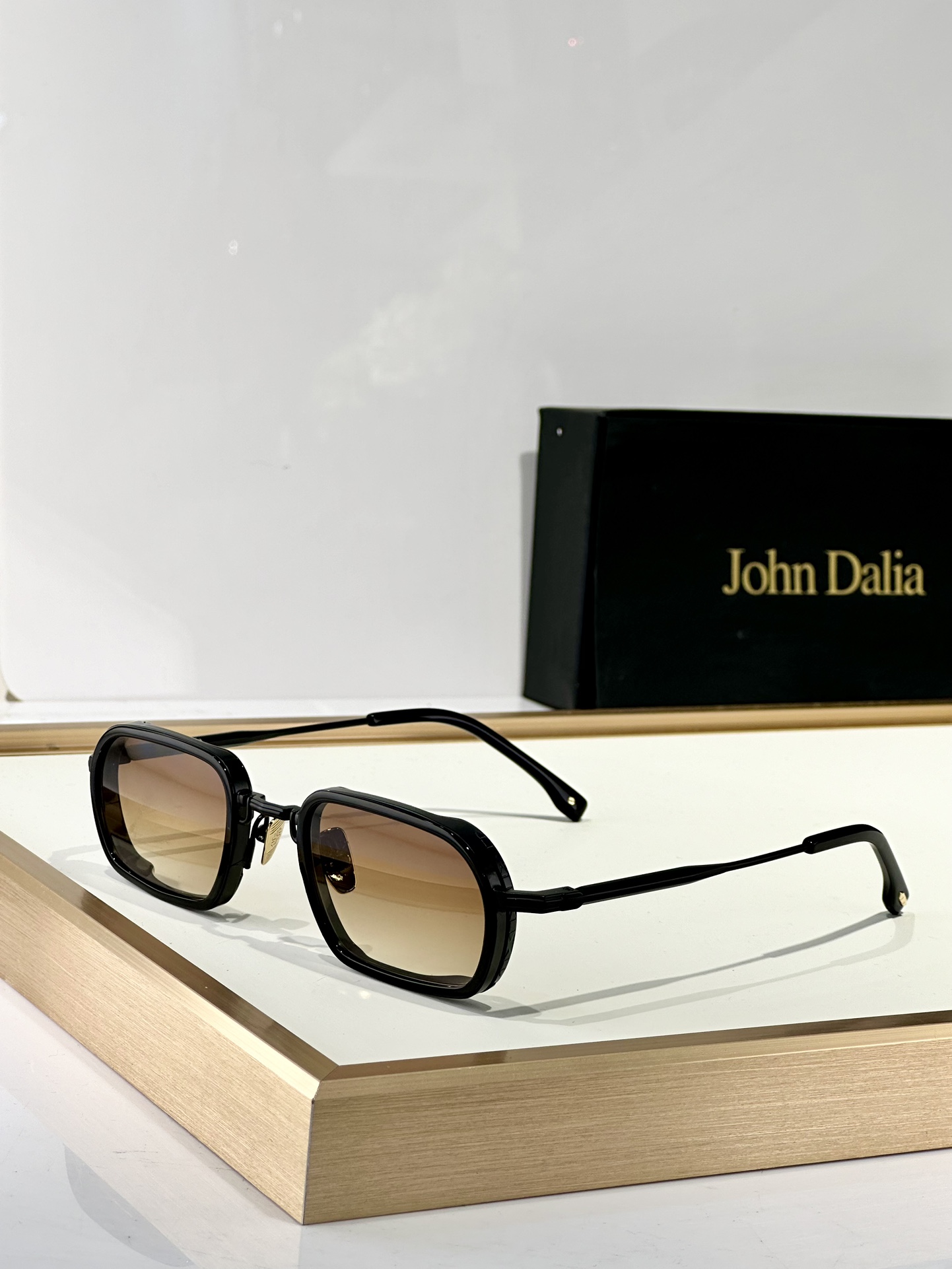  John Dalia
MOD：MARTIN
Size：50口23 140
