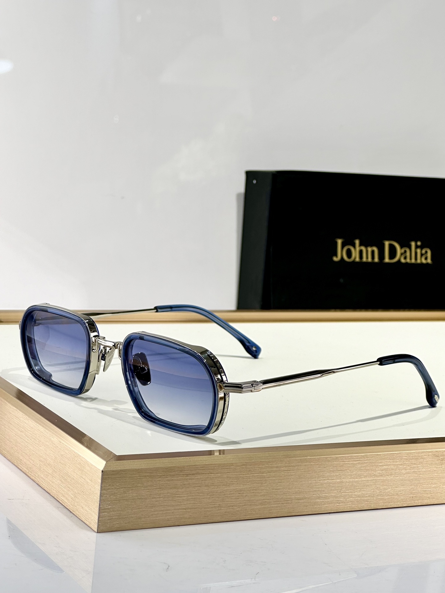  John Dalia
MOD：MARTIN
Size：50口23 140
