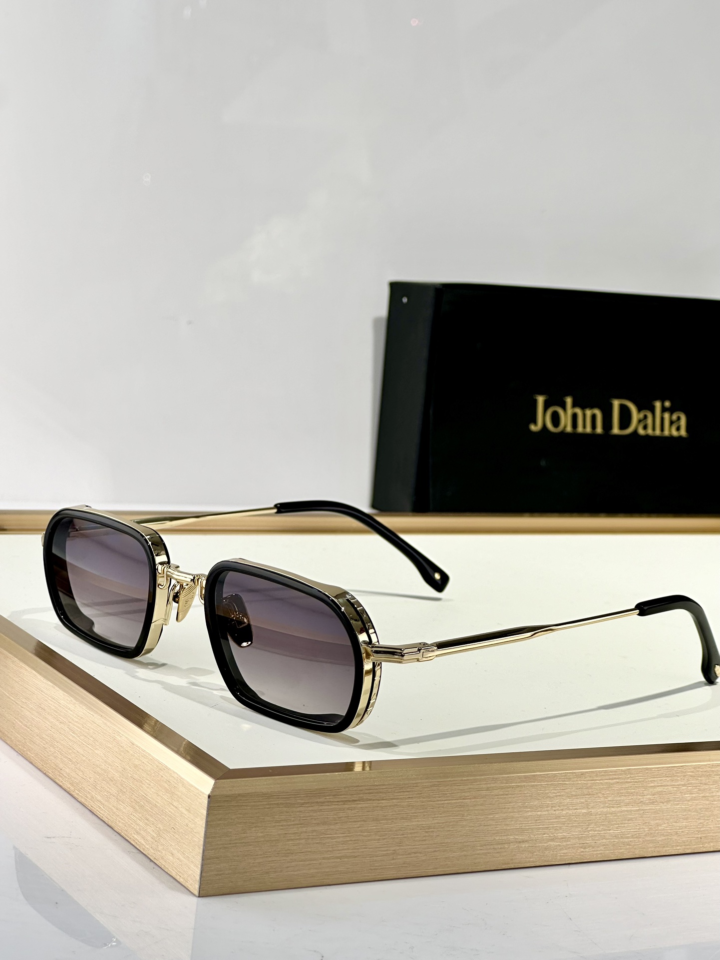  John Dalia
MOD：MARTIN
Size：50口23 140
