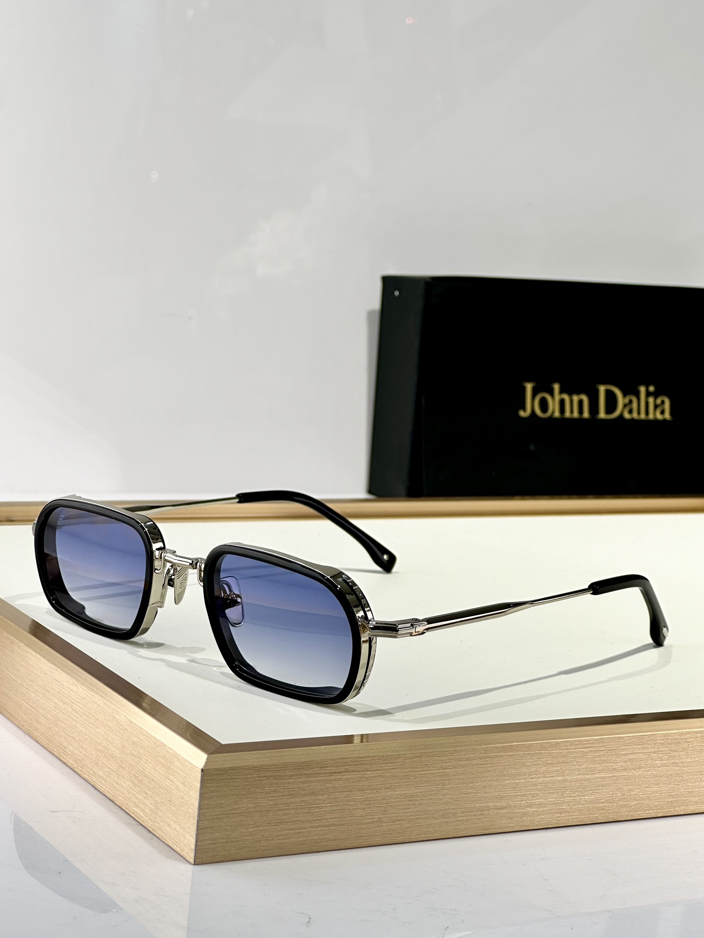  John Dalia
MOD：MARTIN
Size：50口23 140
