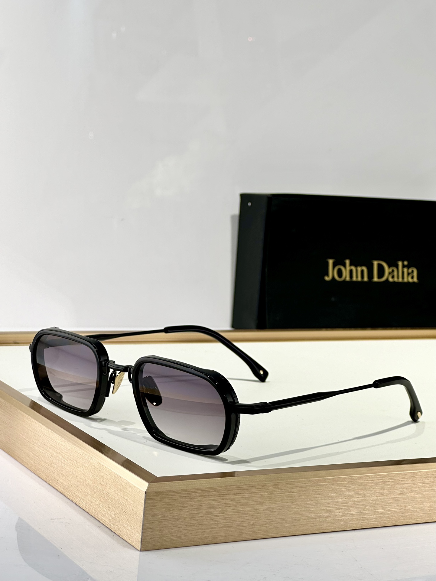  John Dalia
MOD：MARTIN
Size：50口23 140
