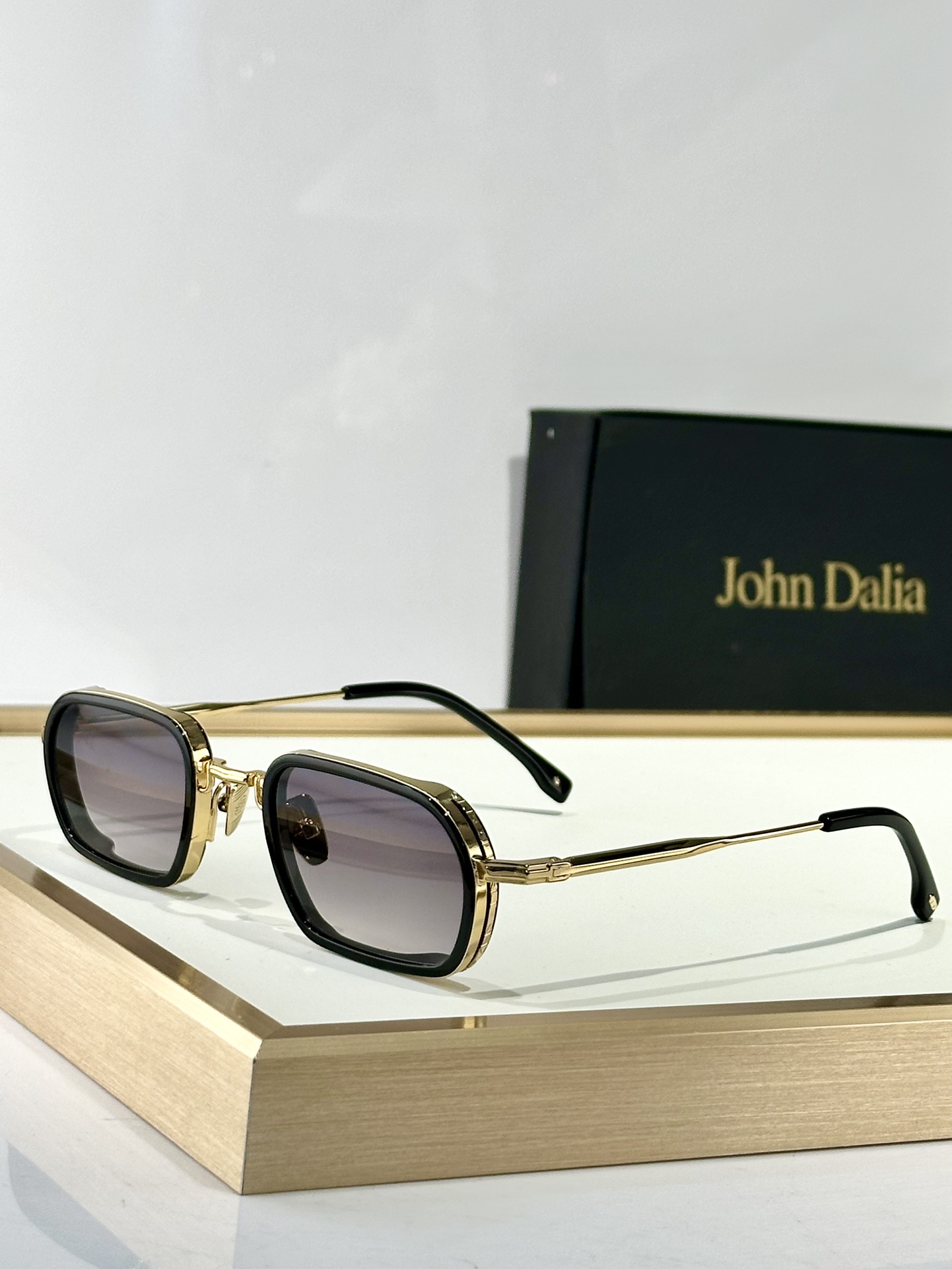  John Dalia
MOD：MARTIN
Size：50口23 140
