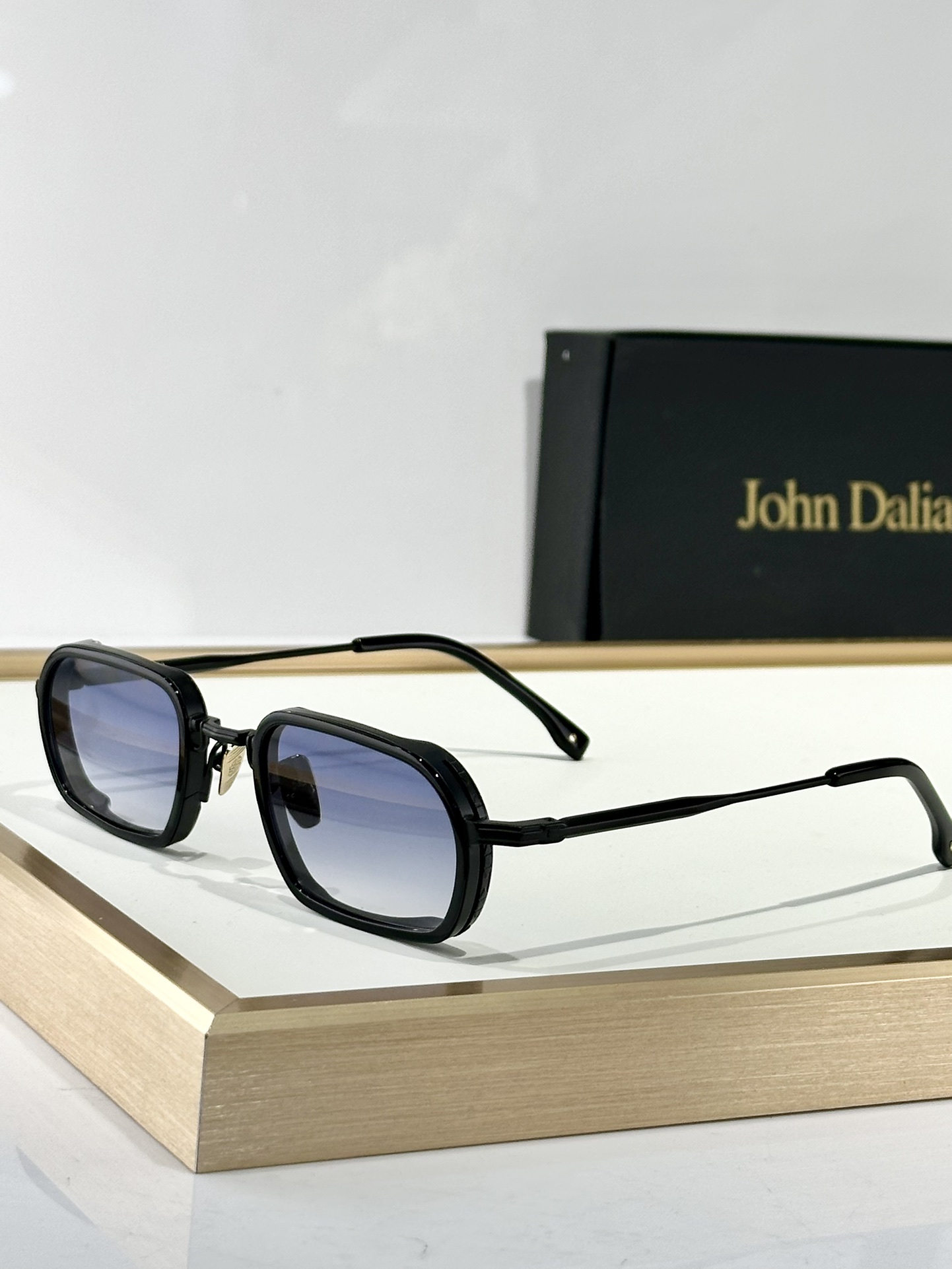  John Dalia
MOD：MARTIN
Size：50口23 140
