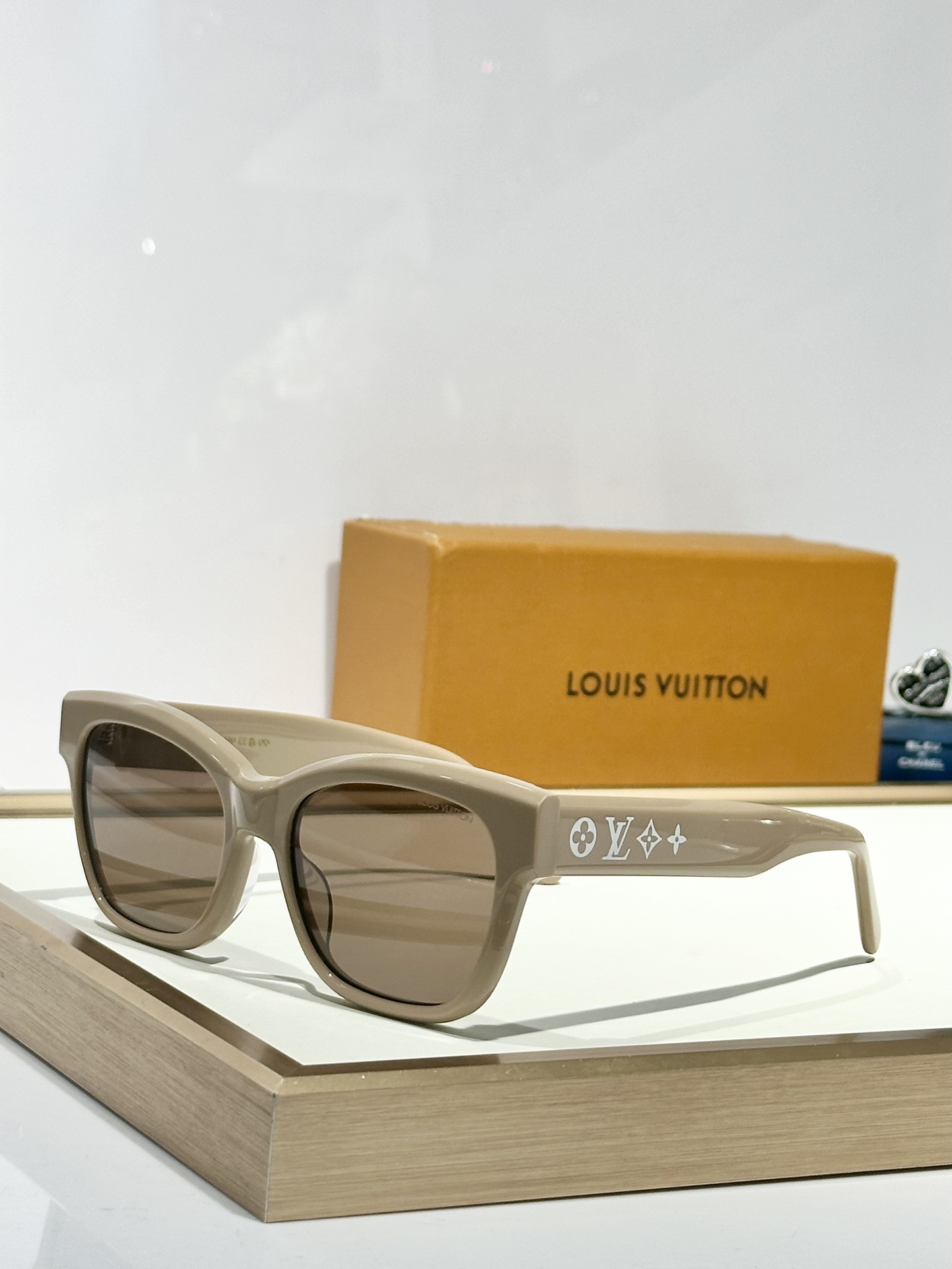  LOUIS VUITTO*
MODEL：Z2645U
SIZE56口18-150
