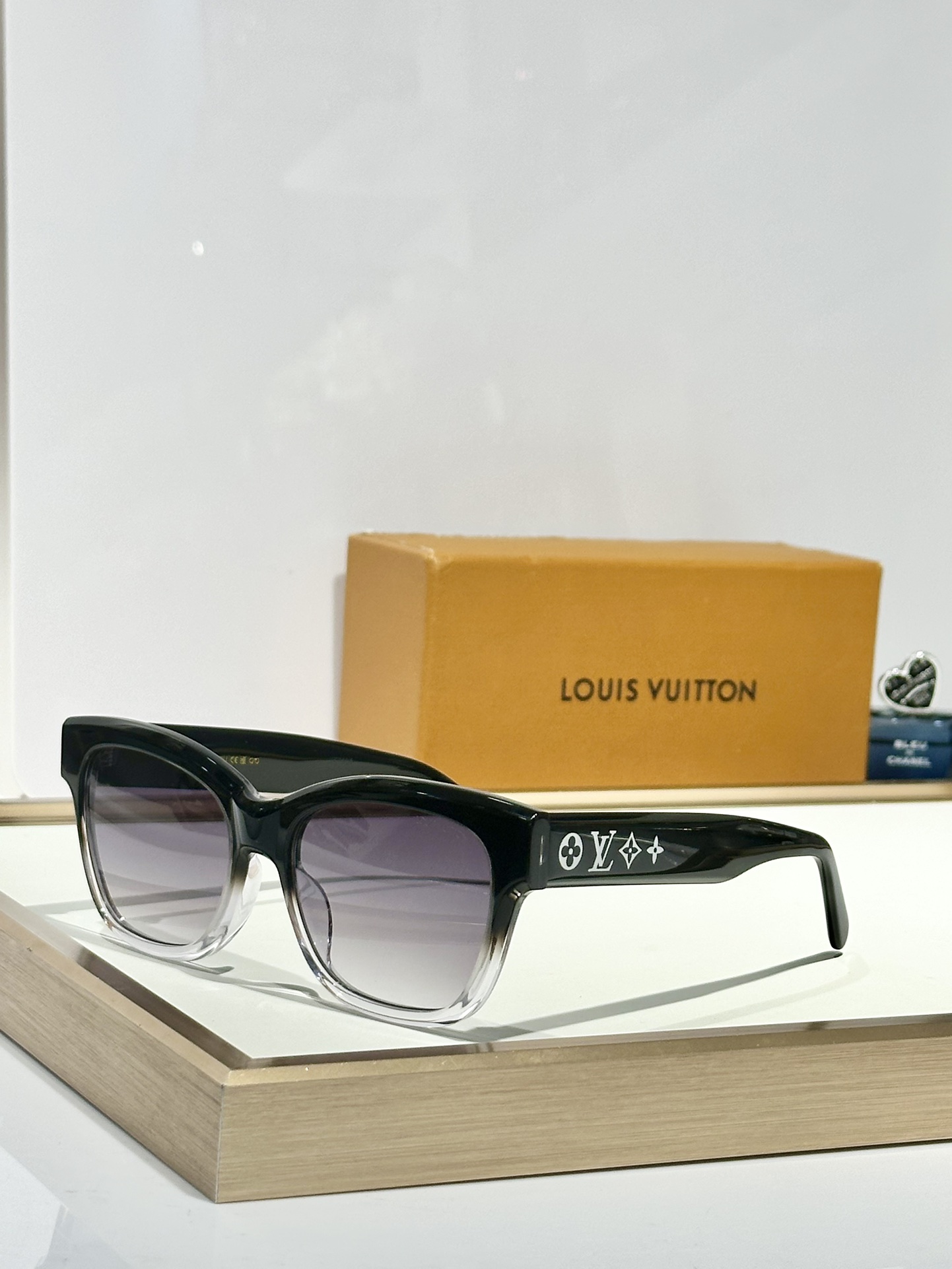  LOUIS VUITTO*
MODEL：Z2645U
SIZE56口18-150
