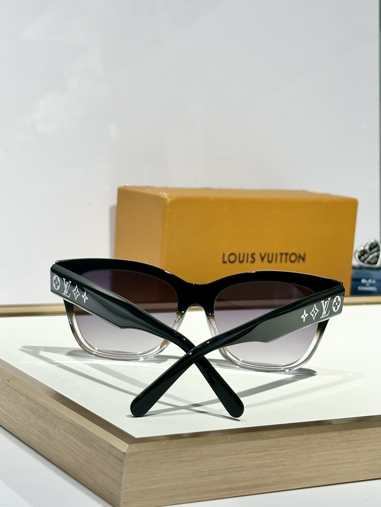  LOUIS VUITTO*
MODEL：Z2645U
SIZE56口18-150
