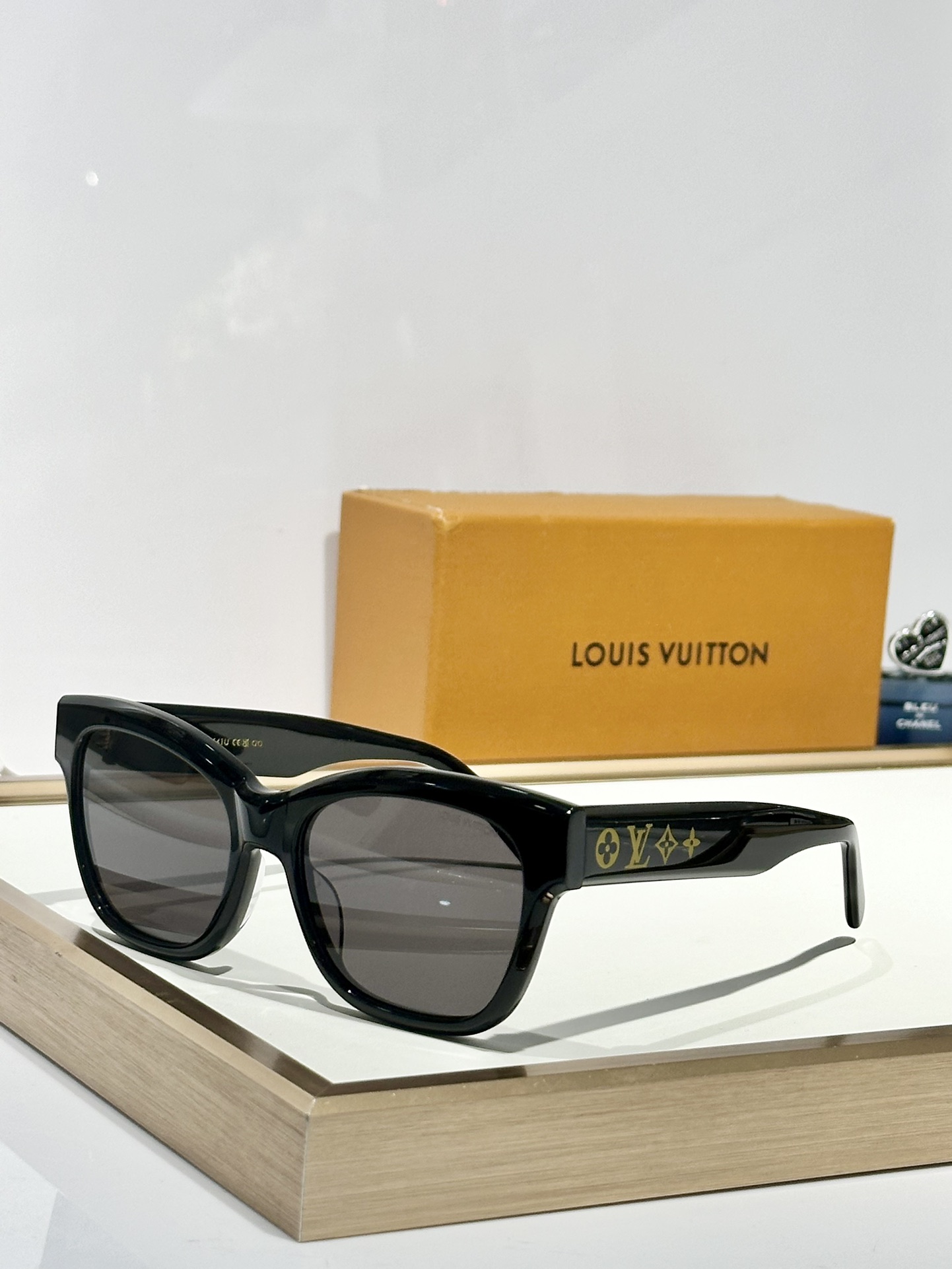  LOUIS VUITTO*
MODEL：Z2645U
SIZE56口18-150
