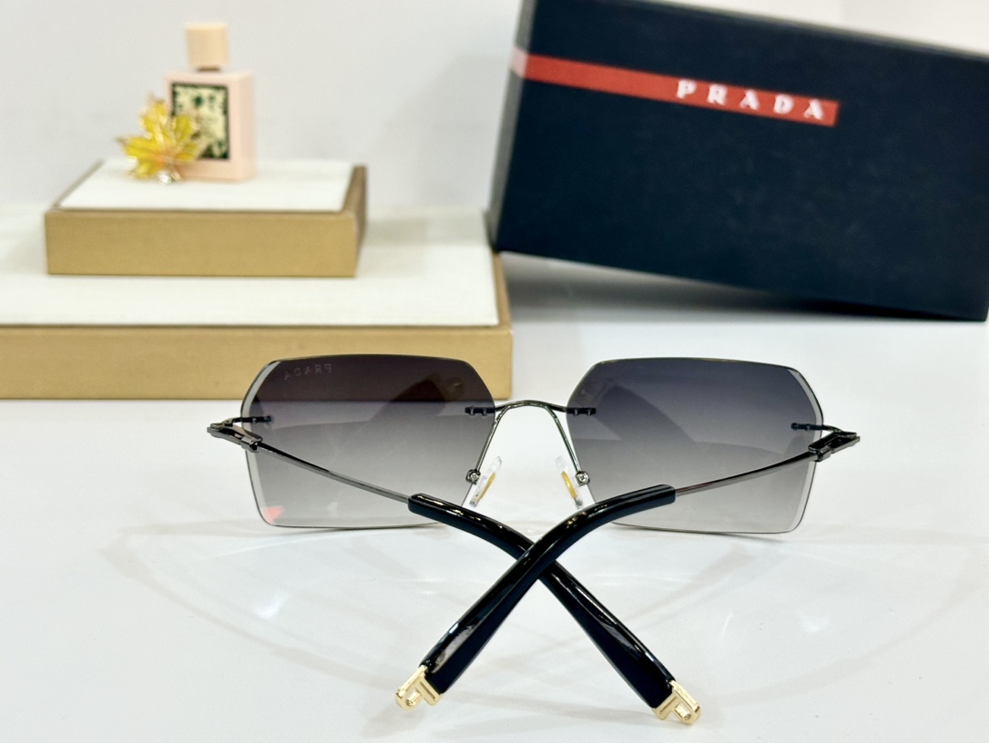  PRADA
MOD：5G170
Size：51口20-150

