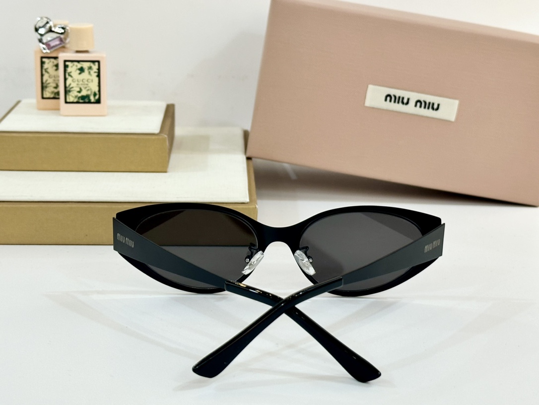  MIU MIU
MOD：SMU A60
Size：56口18-152
