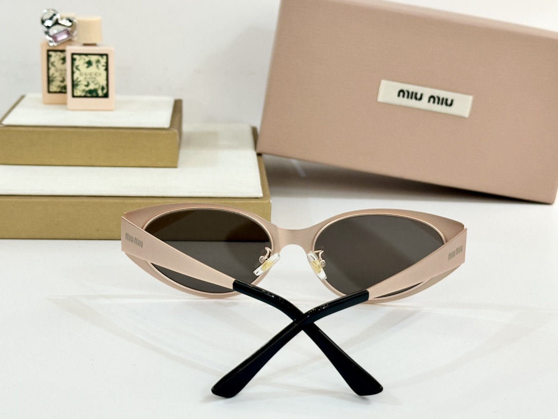  MIU MIU
MOD：SMU A60
Size：56口18-152

