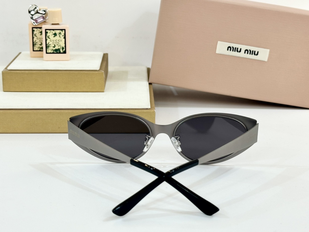  MIU MIU
MOD：SMU A60
Size：56口18-152
