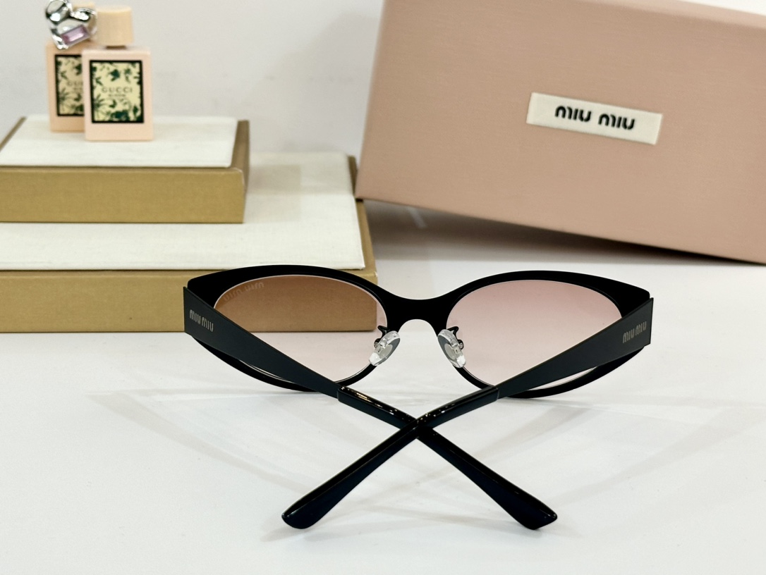  MIU MIU
MOD：SMU A60
Size：56口18-152
