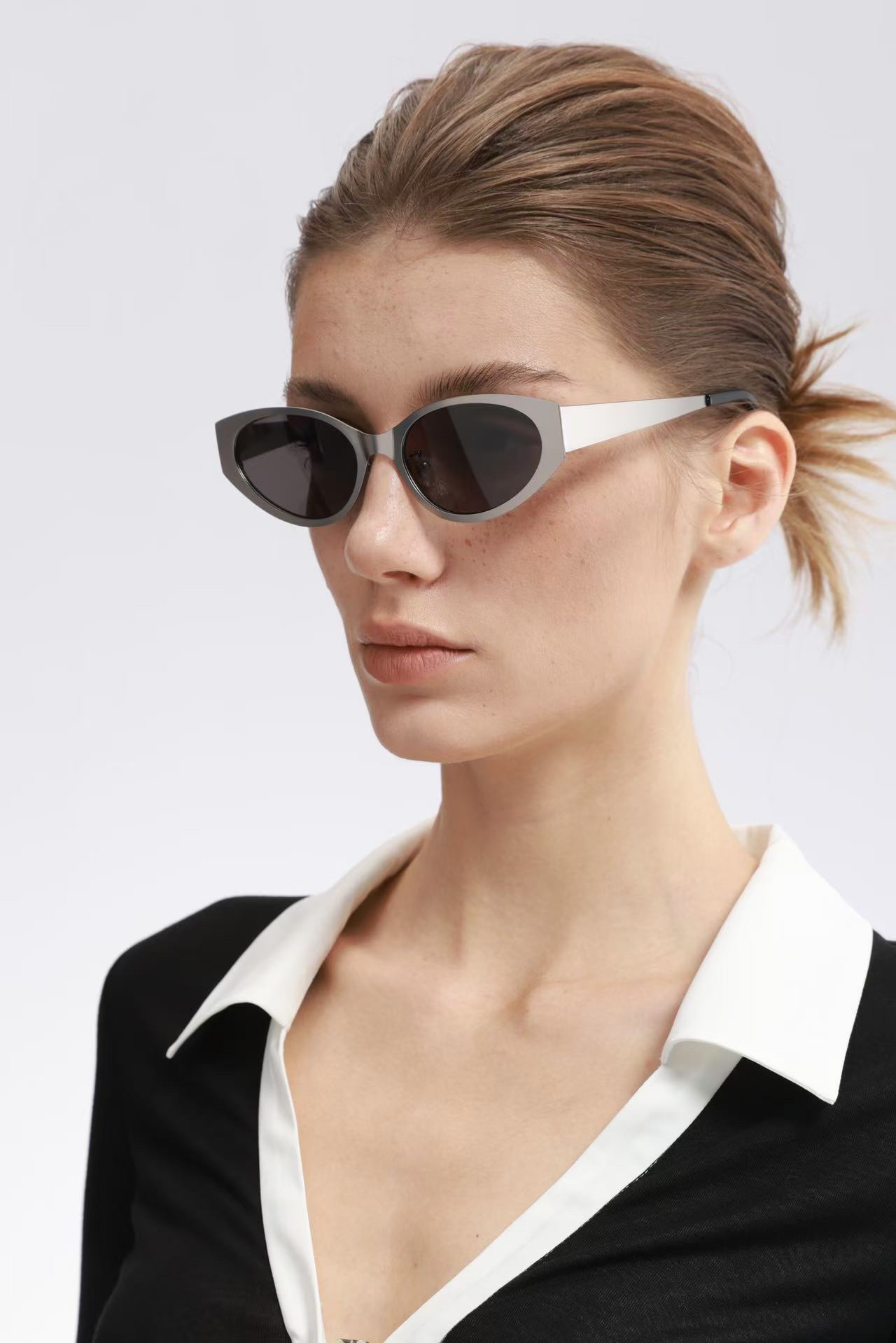  MIU MIU
MOD：SMU A60
Size：56口18-152

