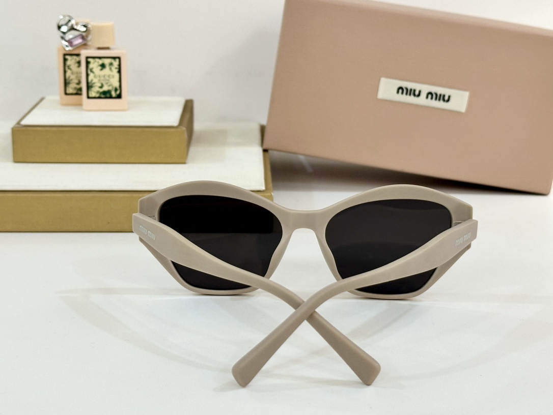  MIU MIU
MOD：SMU 32WS
Size：55口18-147
