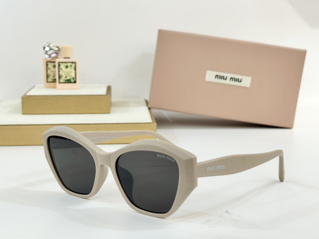  MIU MIU
MOD：SMU 32WS
Size：55口18-147
