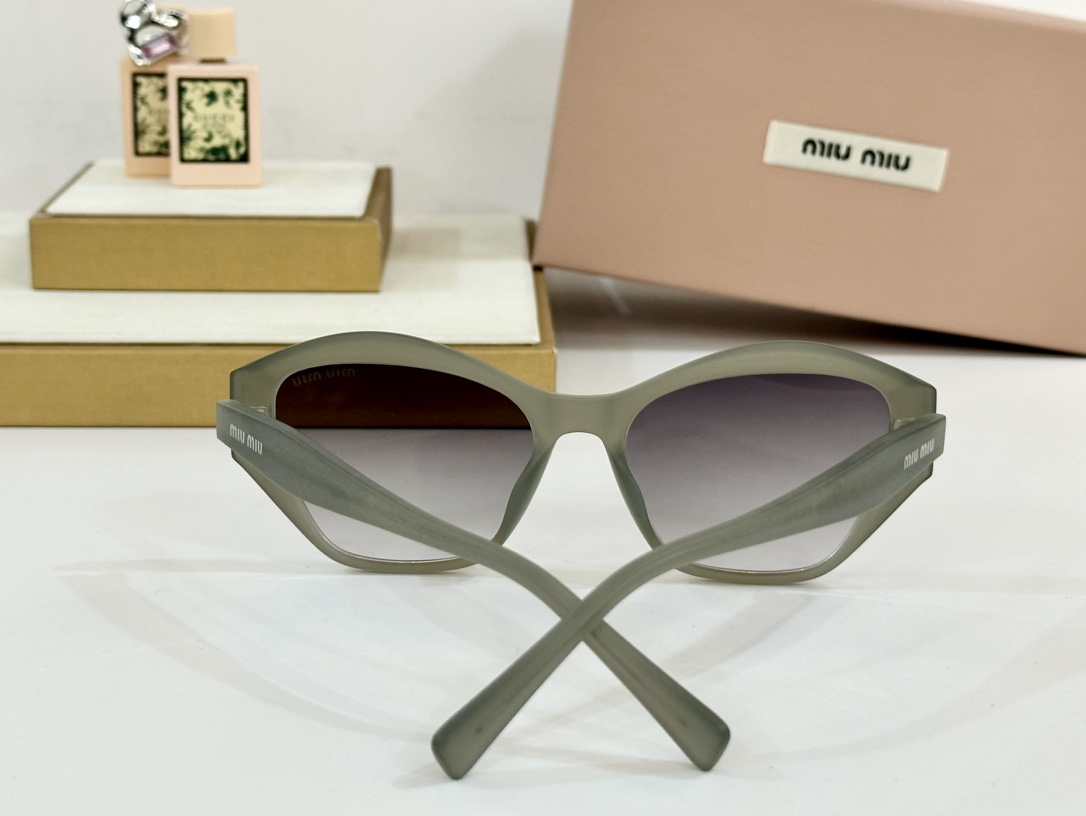  MIU MIU
MOD：SMU 32WS
Size：55口18-147

