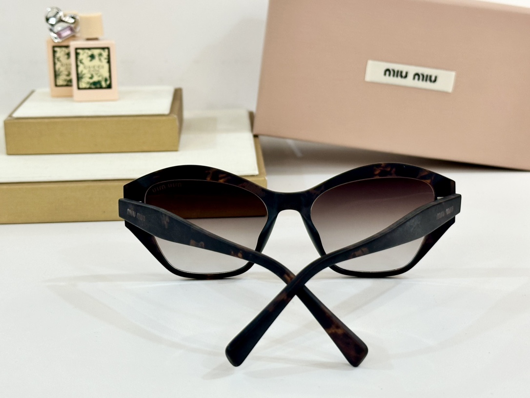  MIU MIU
MOD：SMU 32WS
Size：55口18-147
