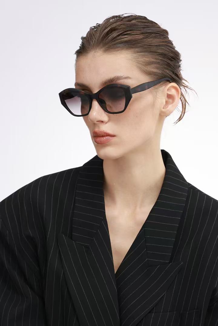  MIU MIU
MOD：SMU 32WS
Size：55口18-147
